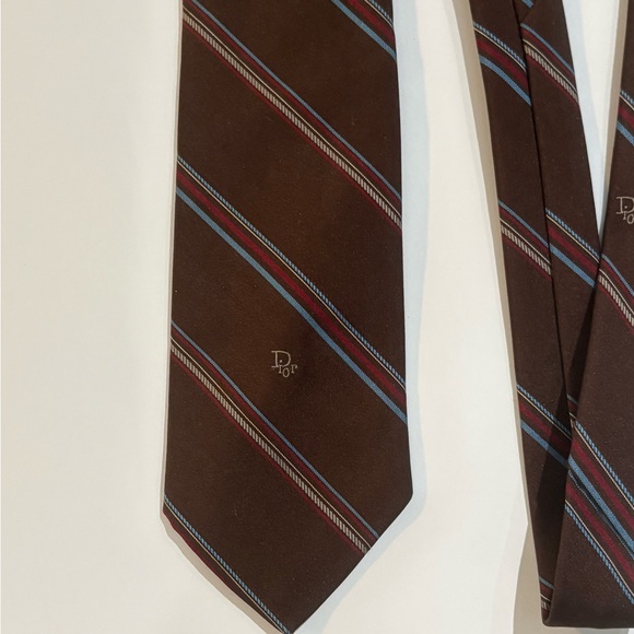 CHRISTIAN DIOR VINTAGE MENS BROWN 95%POLYESTER 5%SILK CLASSIC NECK TIE WIDTH:3